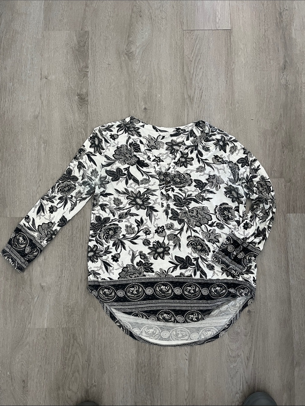 Lucky Brand Women's Black & White Floral Long Sleeve Top